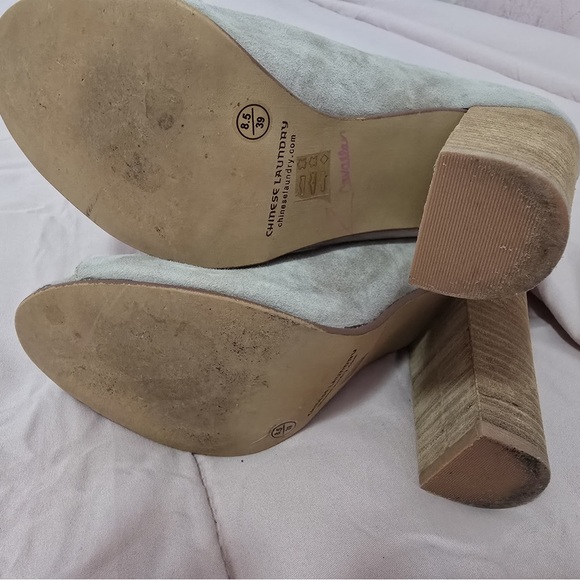 Chic Women's Light Gray Boots - Picture 4 of 10